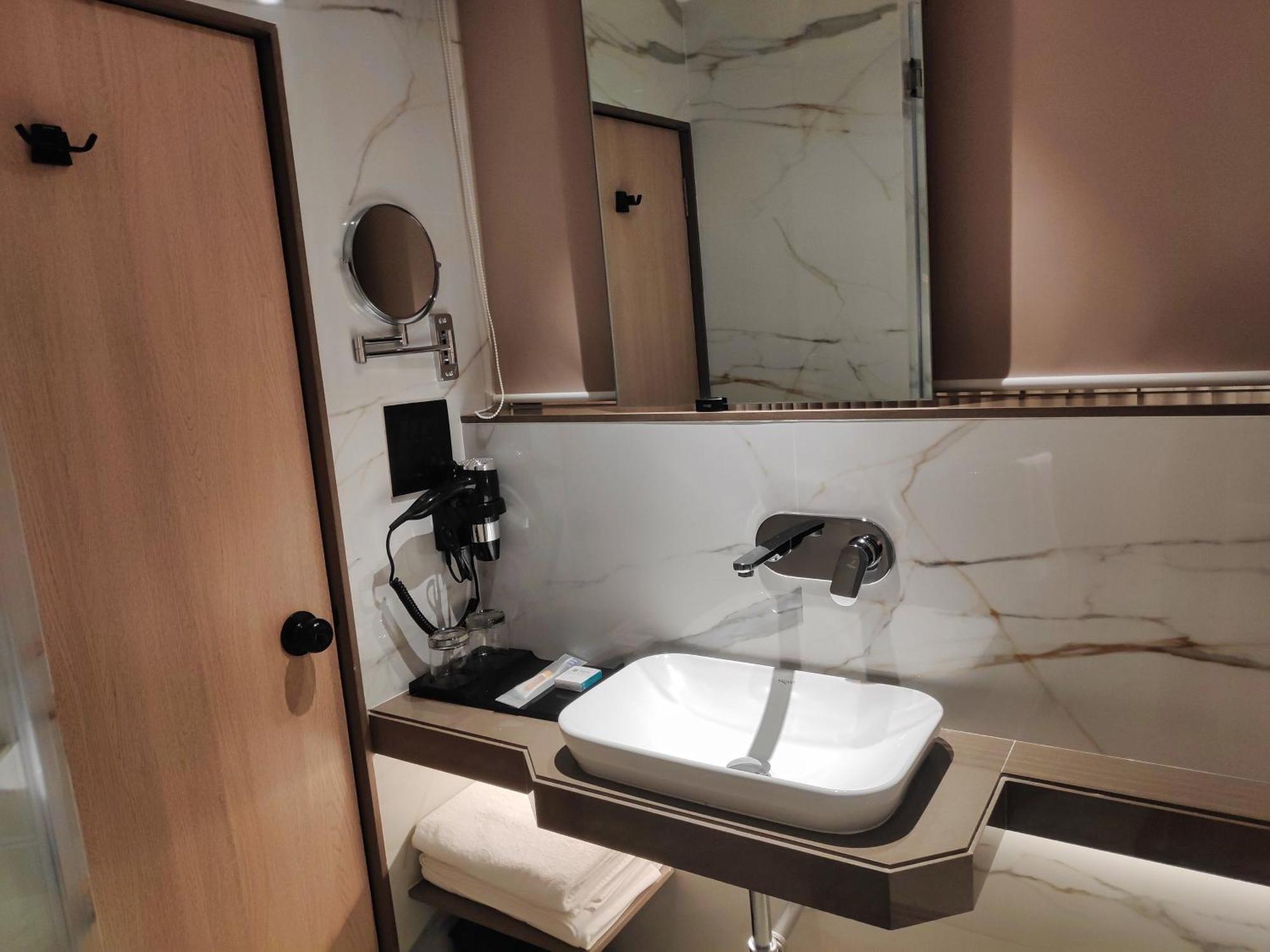 Maxxvalue Hotel Midc - Andheri Mumbai Exterior photo